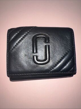 MARC JACOBS Trifold Tri fold black leather wallet QUIET LUXURY small compact